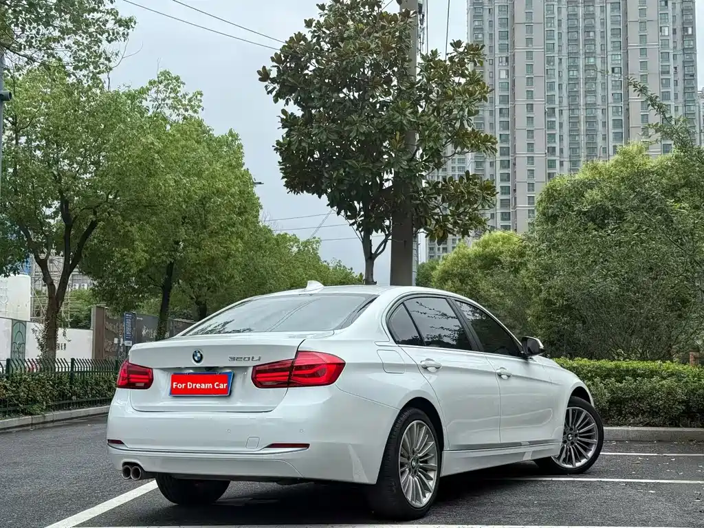 BMW 3 Series 2019 — фото 9
