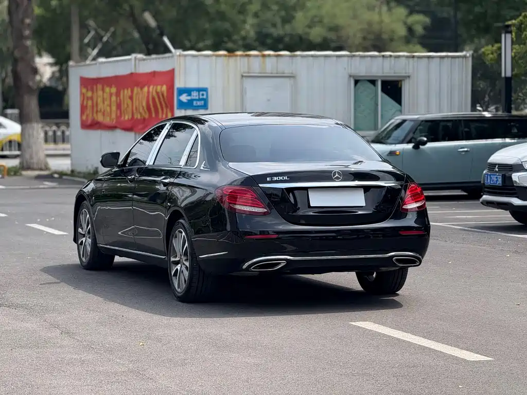 Mercedes-Benz E-Class 2019 — фото 17