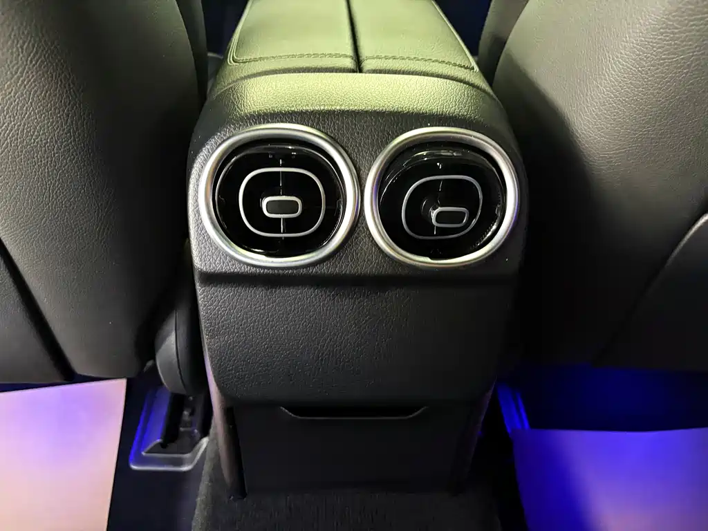 Mercedes-Benz C-Class 2023 — фото 13