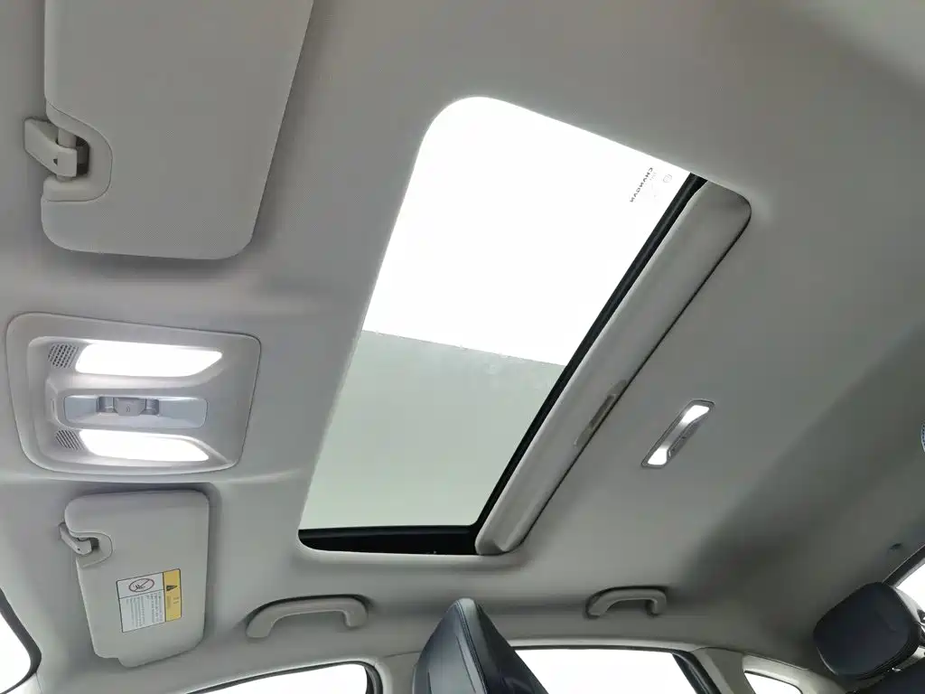 Changan UNI-V Smart Electric Idd 2023 — фото 14