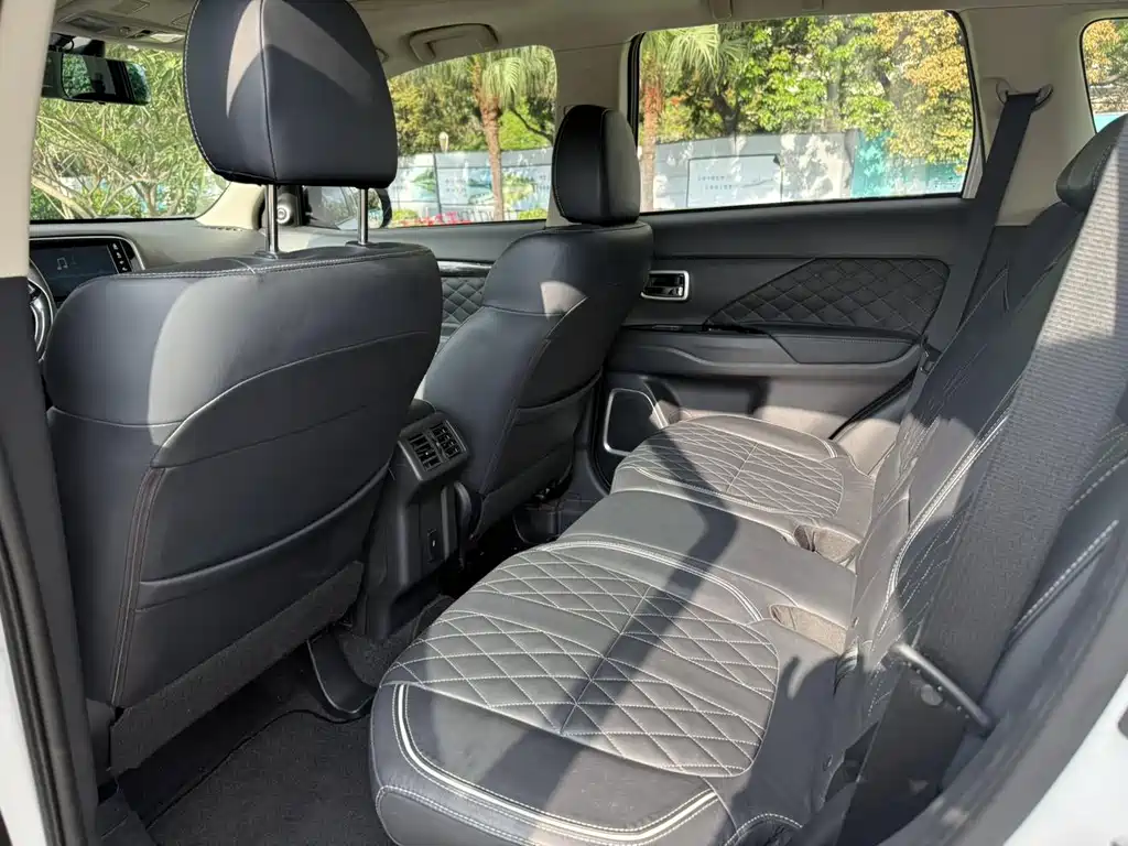 Mitsubishi Outlander 2020 — фото 14