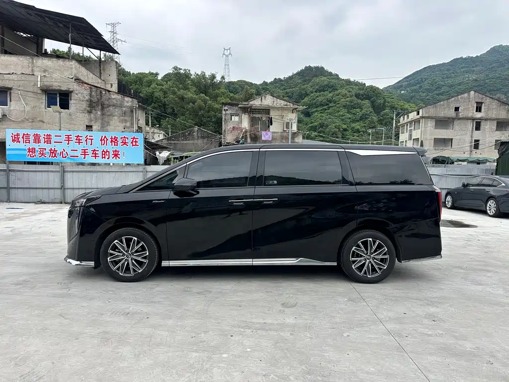 GAC Motor Trumpchi M8 2024 — фото 2