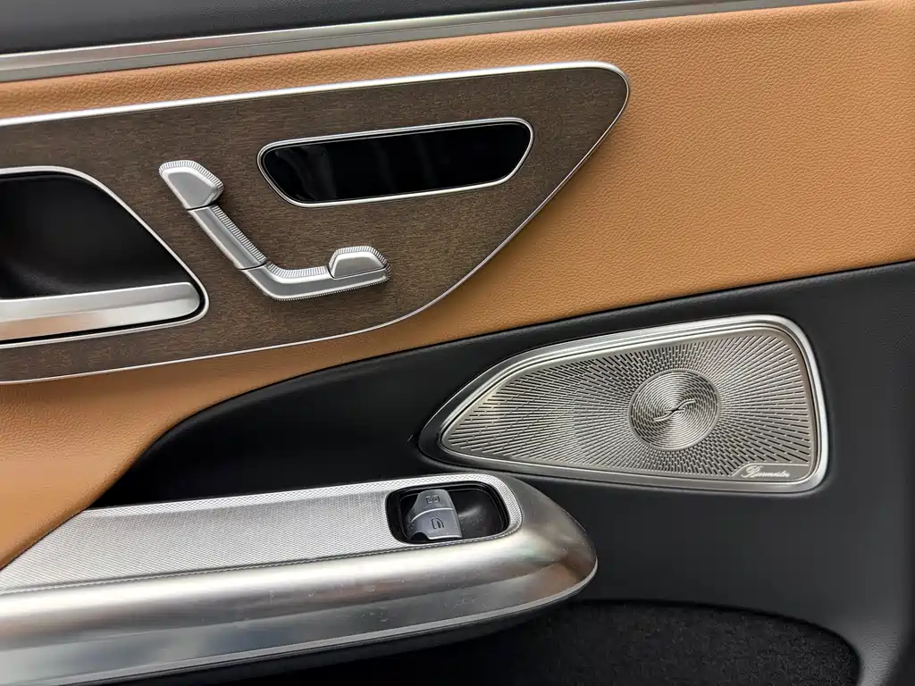 Mercedes-Benz E-Class 2025 — фото 12
