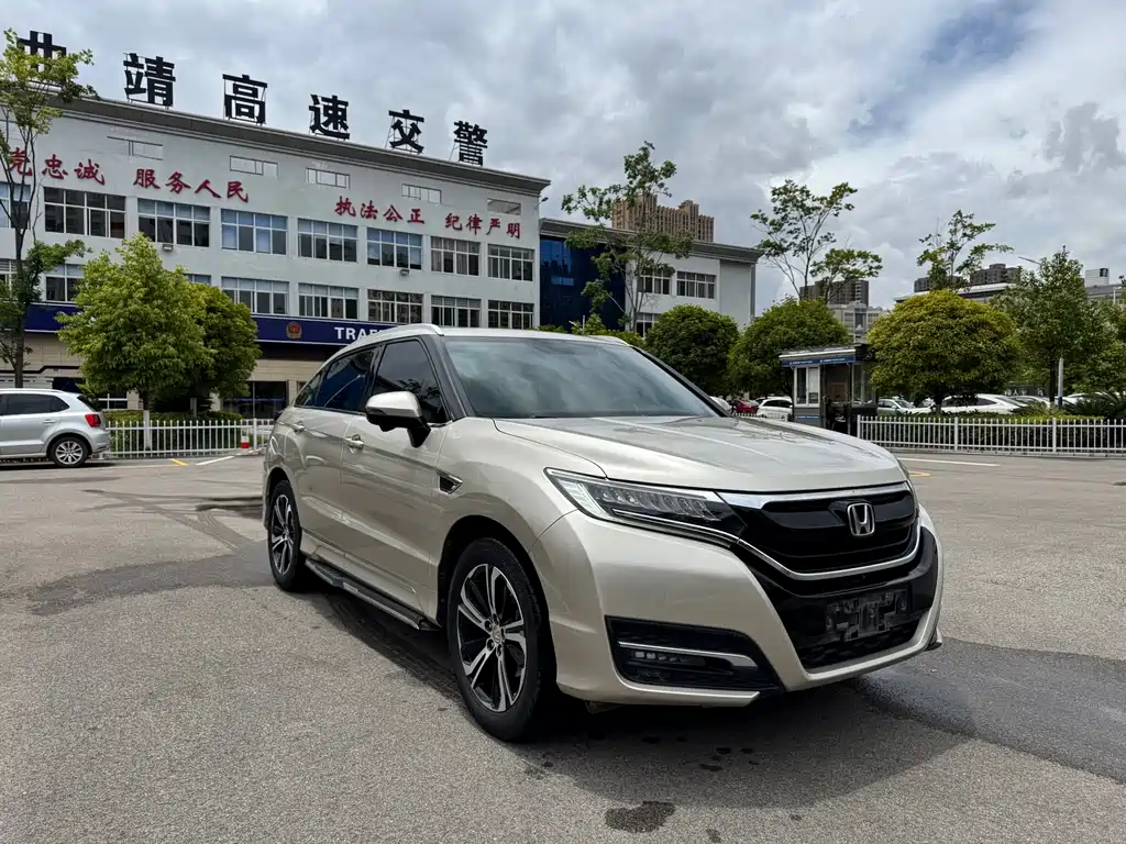 Honda UR-V 2017 — фото 1