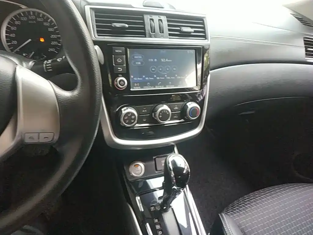Nissan Tiida 2018 — фото 13
