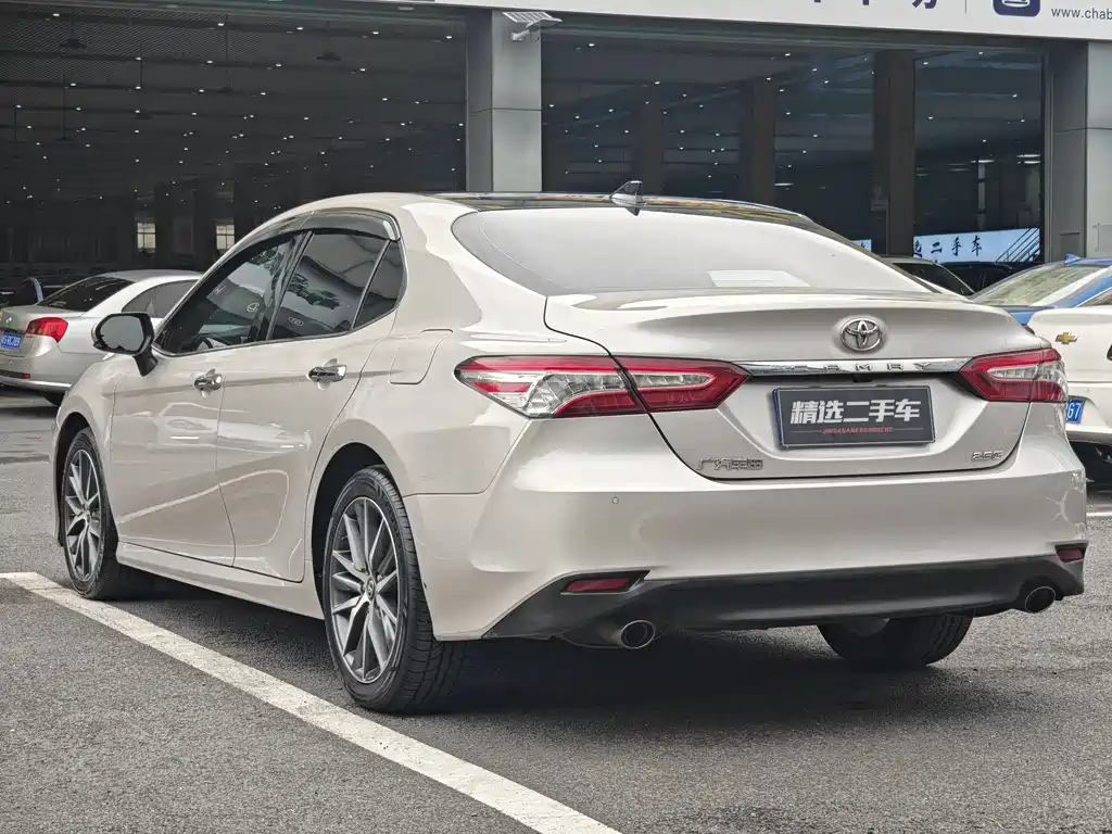 Toyota Camry 2022 — фото 14