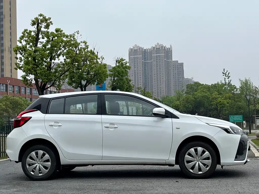 Toyota Yaris L 2021 — фото 5