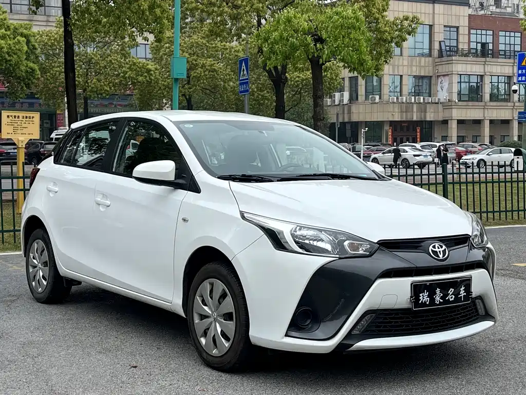 Toyota Yaris L 2021 — фото 3