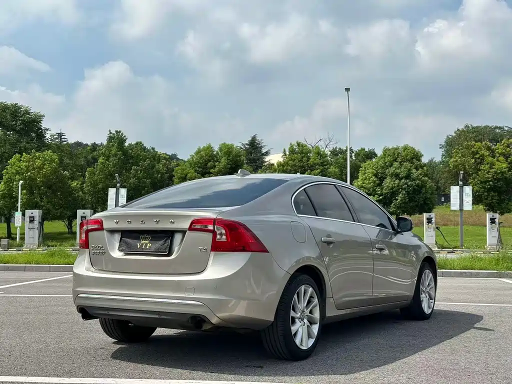 Volvo S60 2015 — фото 4