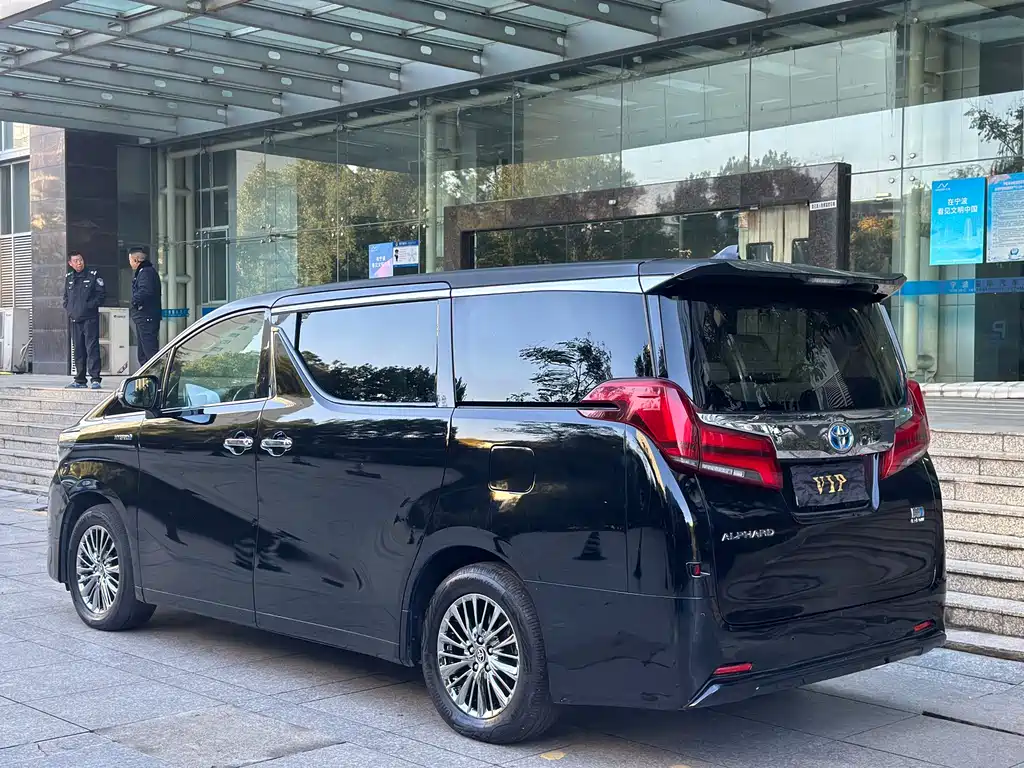 Toyota Alphard 2021 — фото 20