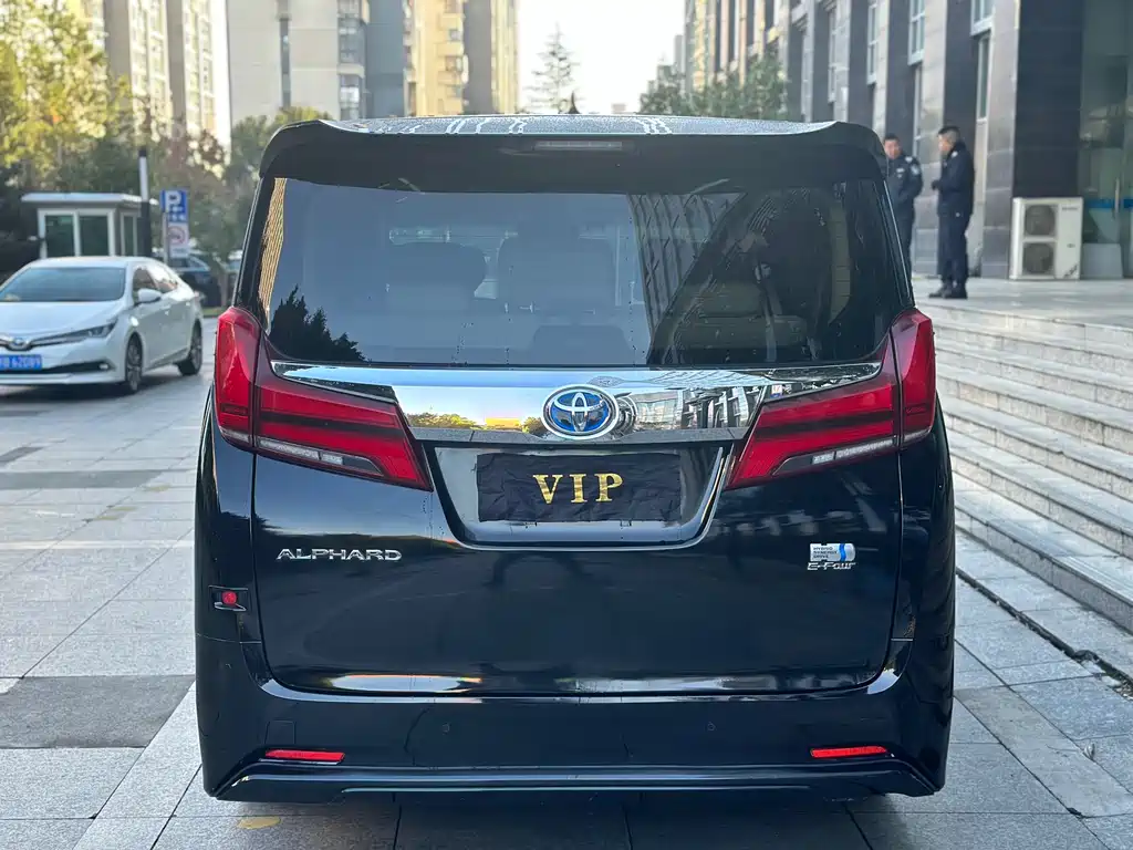 Toyota Alphard 2021 — фото 19