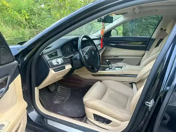BMW 7 Series 2011