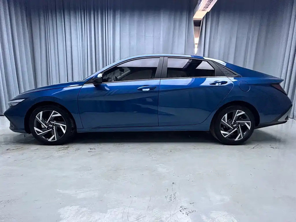 Hyundai Elantra 2023