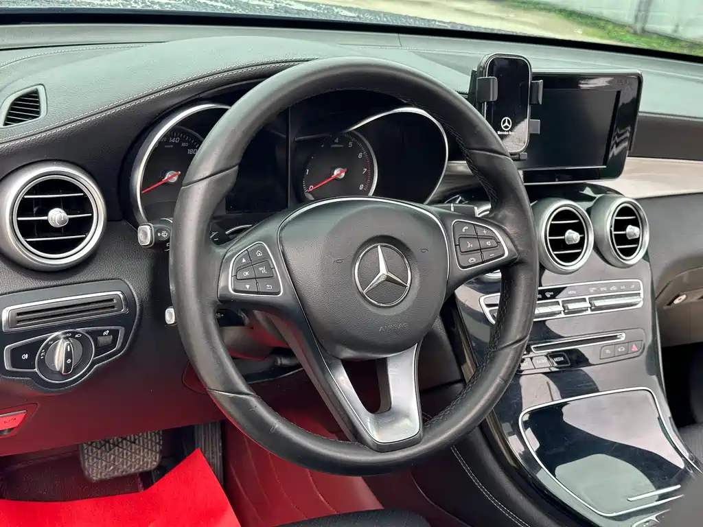 Mercedes-Benz GLC 2018 — фото 16