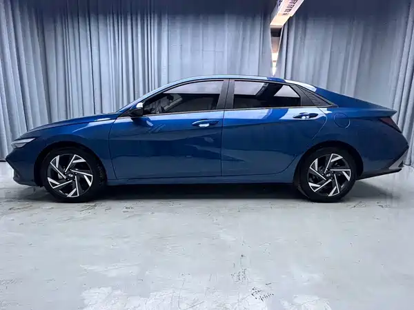 Hyundai Elantra 2023