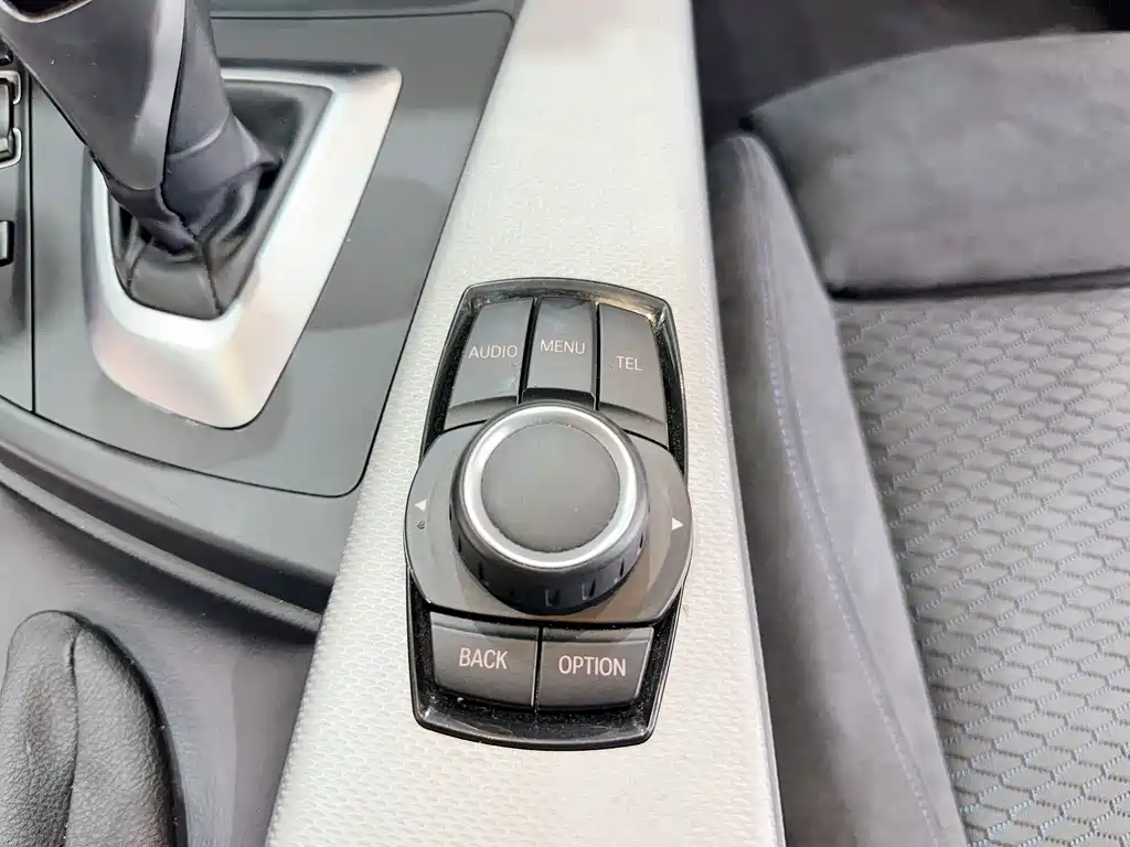 BMW 3 Series 2017 — фото 18