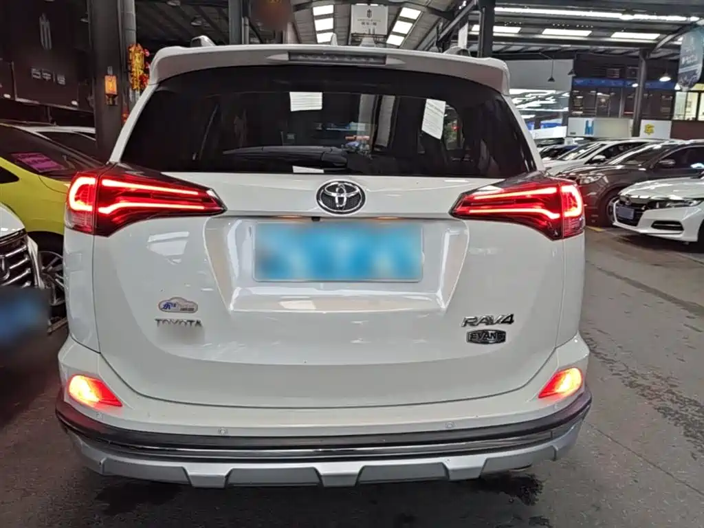 Toyota RAV4 2019 — фото 6