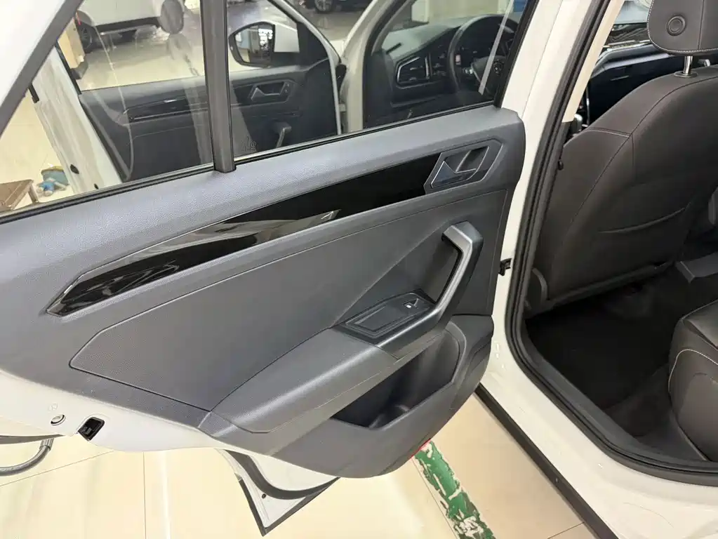 Volkswagen T-Roc 2022 — фото 14