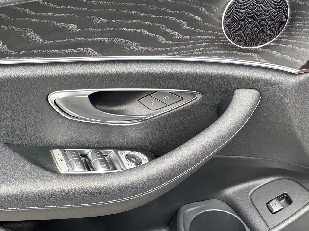 Mercedes-Benz E-Class 2022 — фото 14