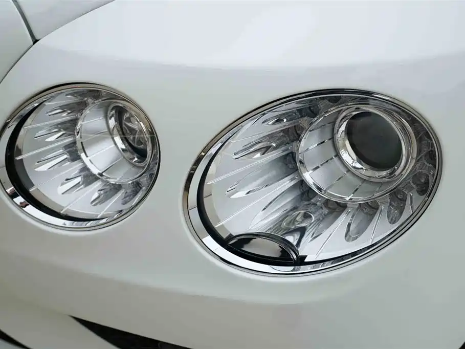 Bentley Flying Spur 2017 — фото 15
