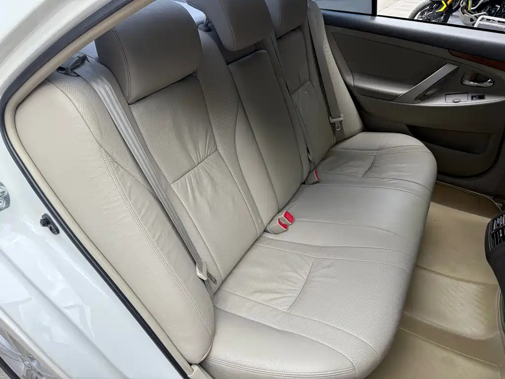 Toyota Camry 2011 — фото 25