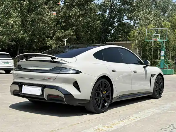 Xiaomi SU7 2024