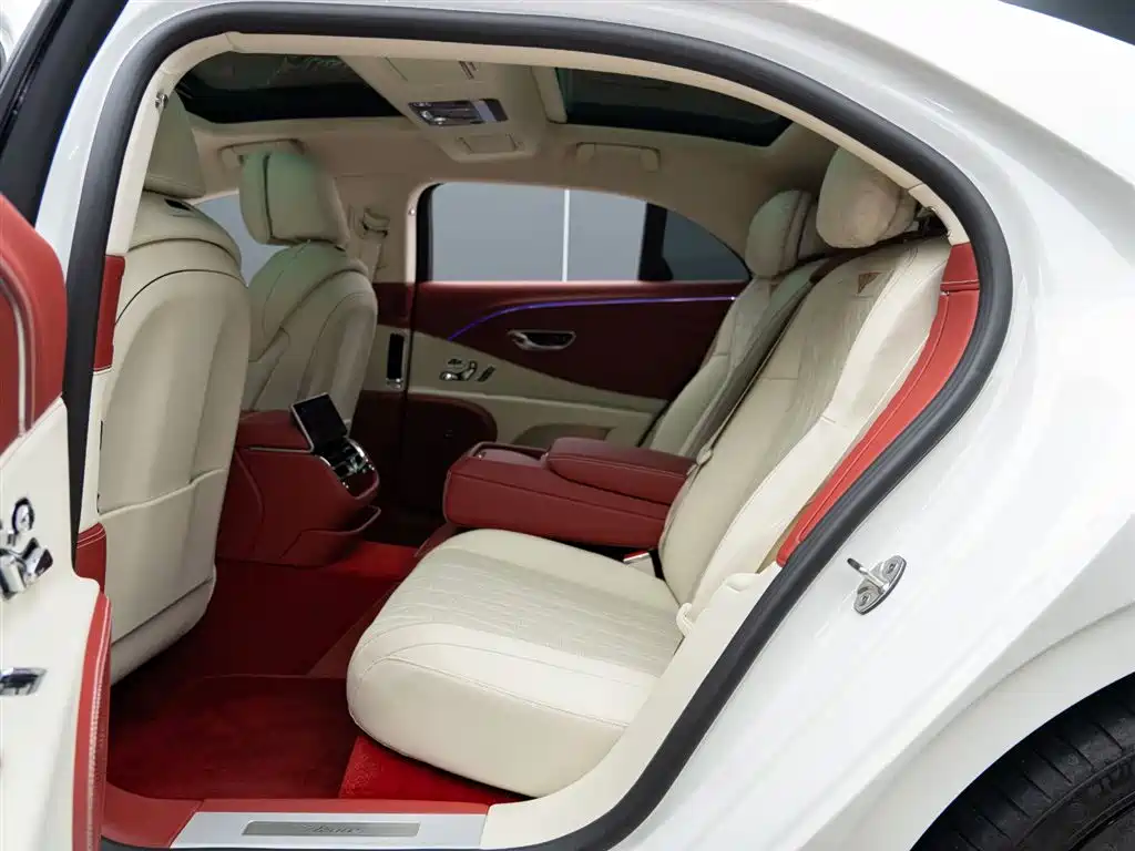 Bentley Flying Spur 2023 — фото 14