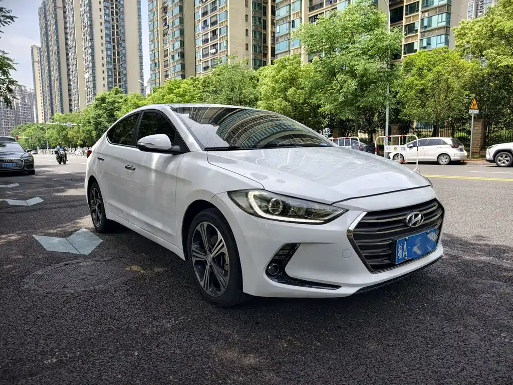 Hyundai Elantra 2019 — фото 2