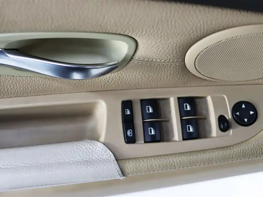BMW 5 Series 2010 — фото 11