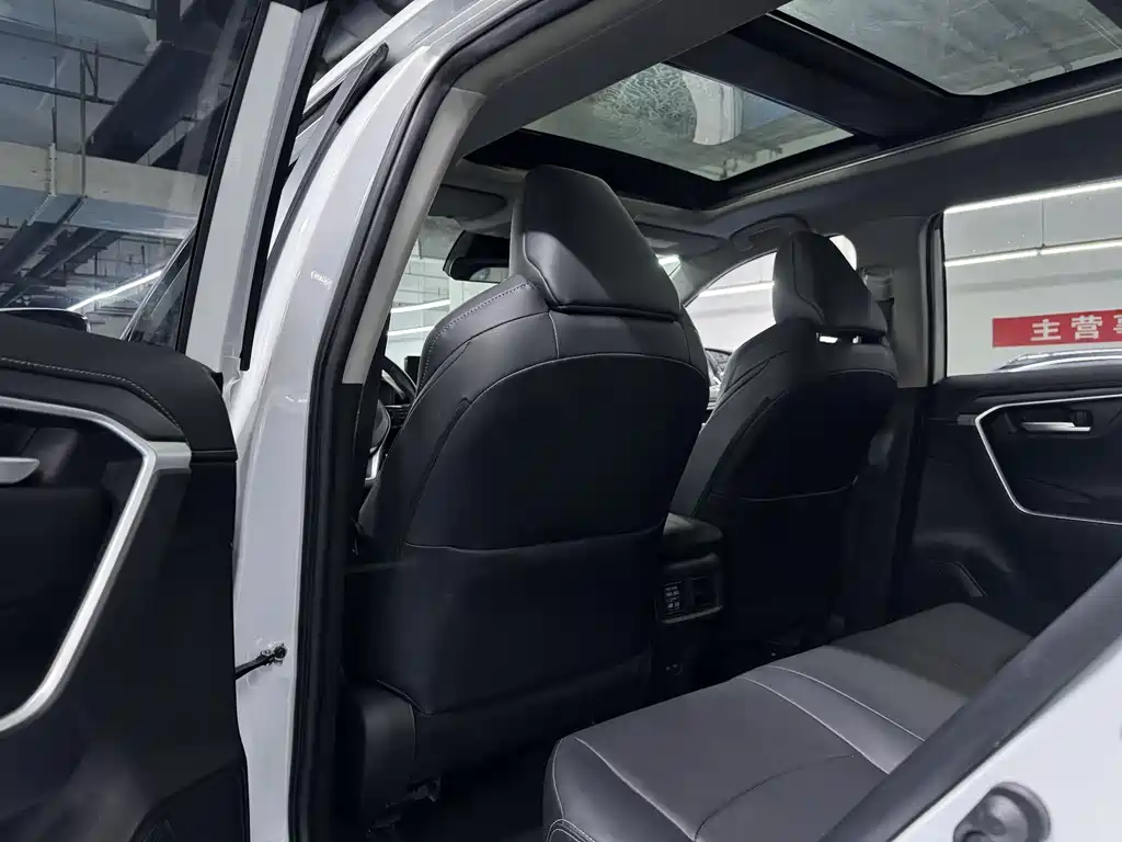 Toyota Wildlander 2023 — фото 11
