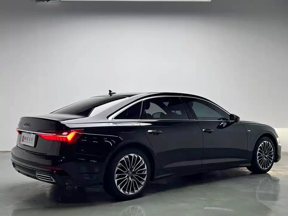 Audi A6L New Energy 2020 — фото 16