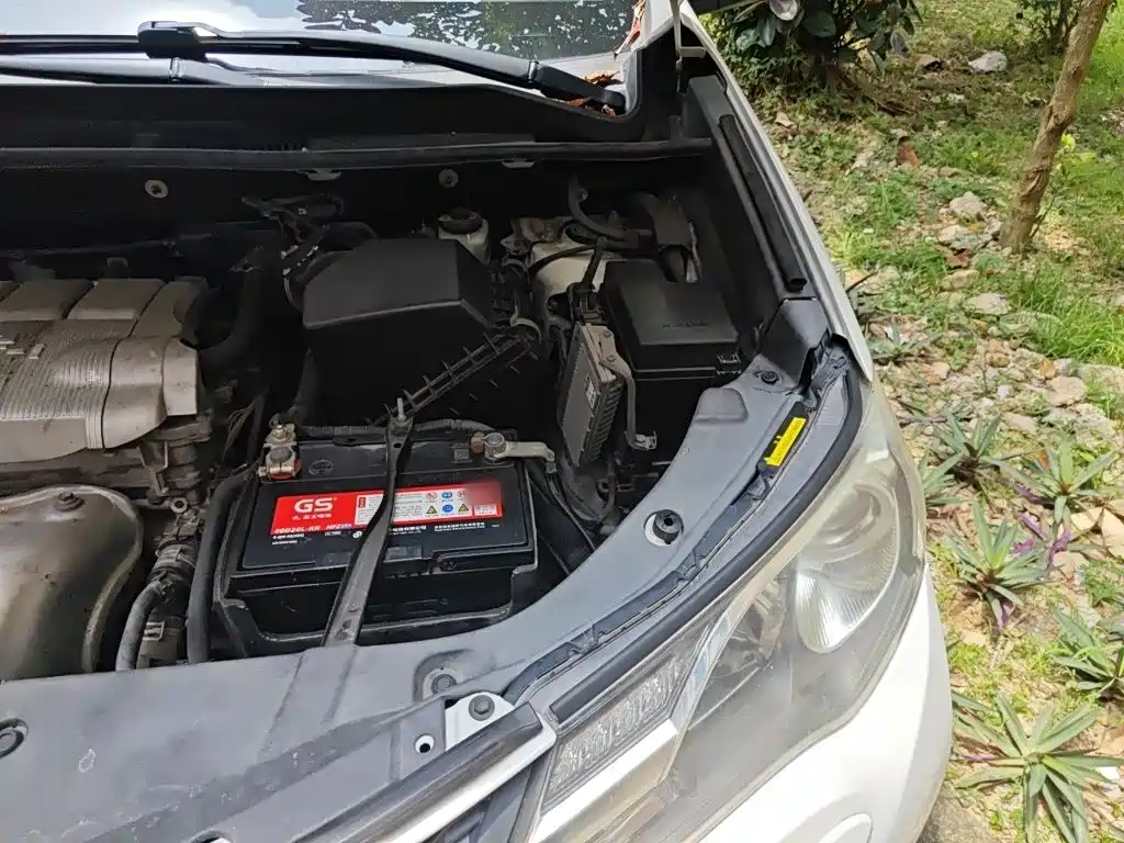 Toyota RAV4 2015 — фото 23