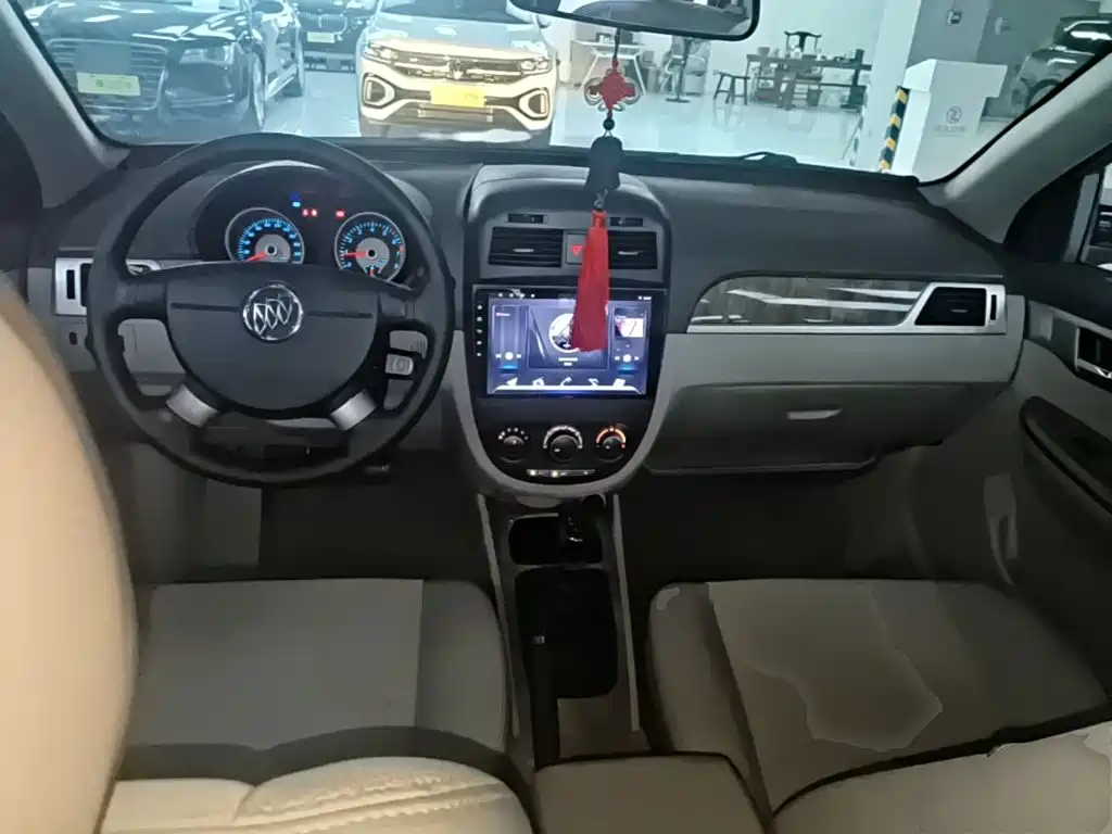 Buick Excelle 2015 — фото 10