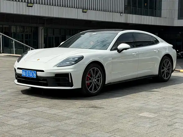 Porsche Panamera 2025