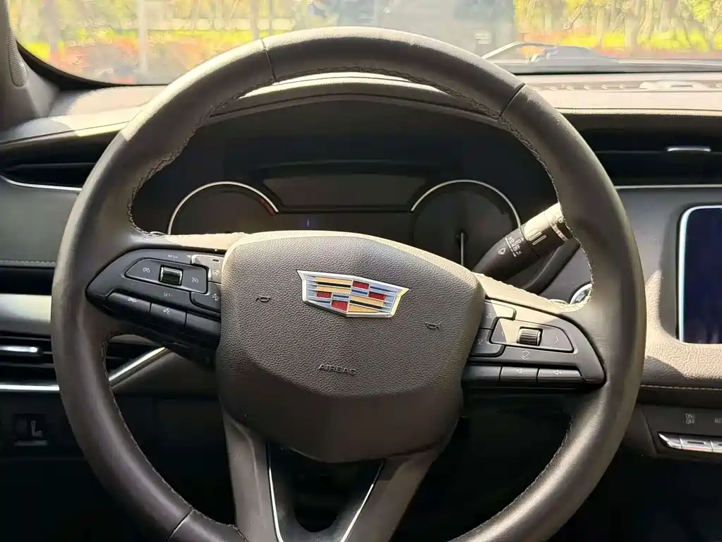 Cadillac XT4 2019 — фото 18