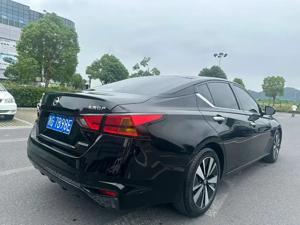 Nissan Teana 2022
