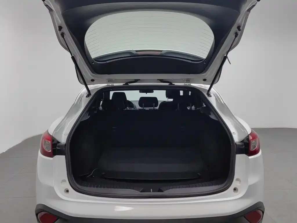 Mazda CX-4 2018 — фото 16