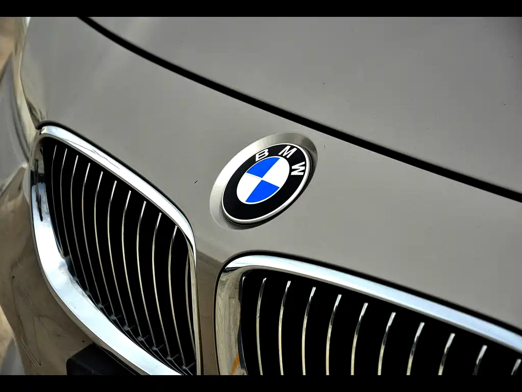 BMW 3 Series 2018 — фото 7