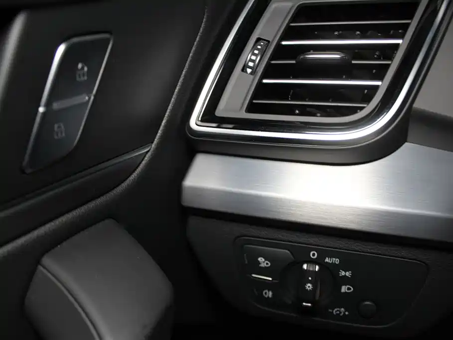 Audi Q5L Sportback 2024 — фото 15
