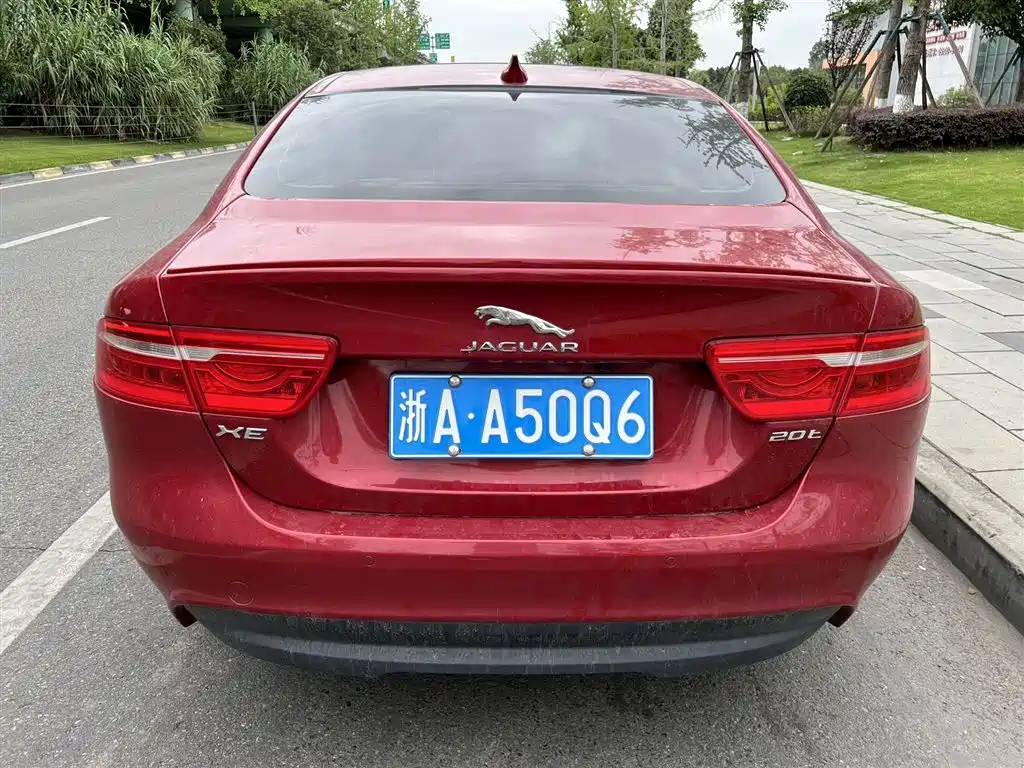Jaguar XE 2017 — фото 6