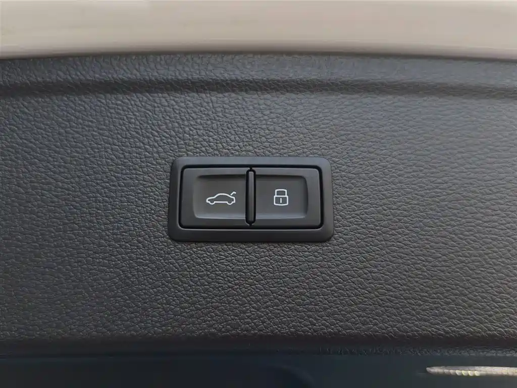 Audi Q5L 2023 — фото 18