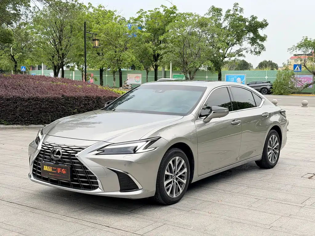 Lexus ES 2025 — фото 1
