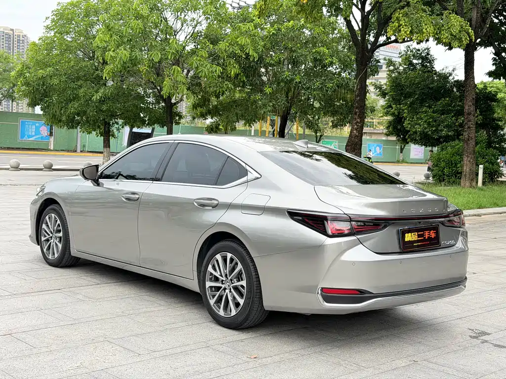Lexus ES 2025 — фото 12