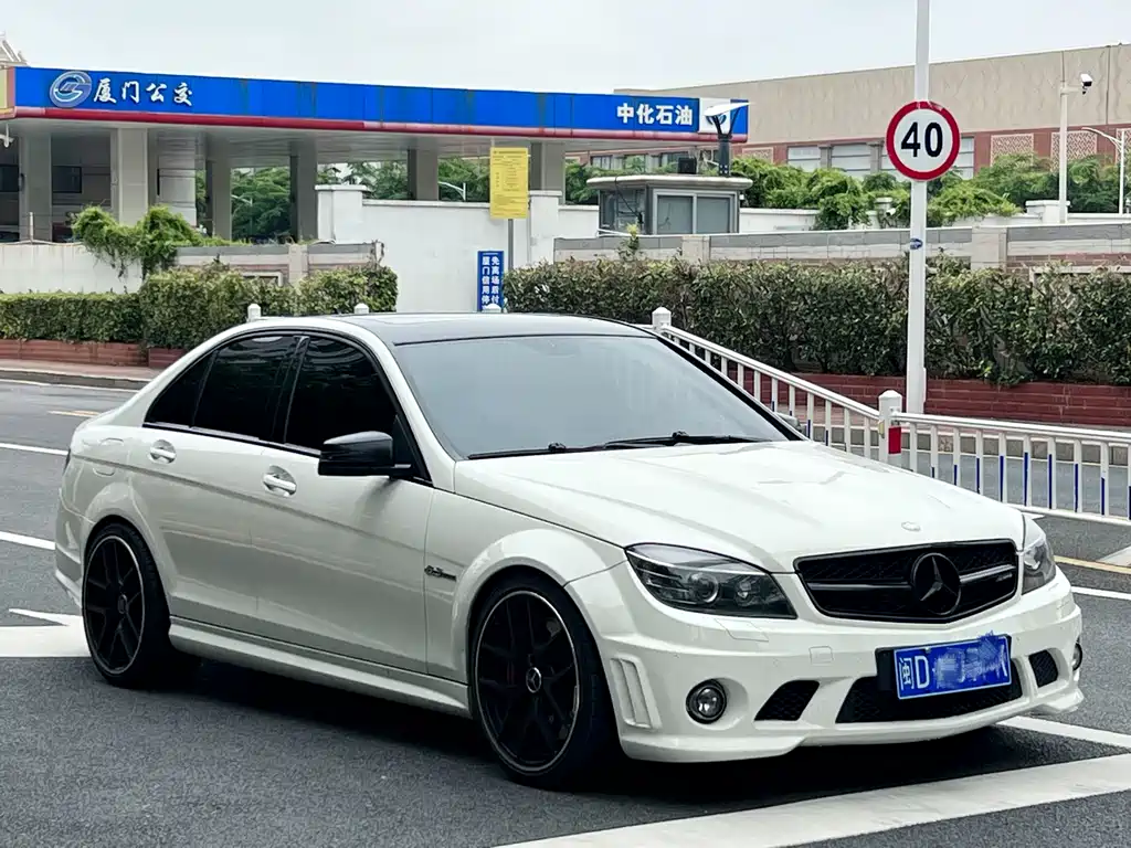 Mercedes-Benz C-Class AMG 2010 — фото 3