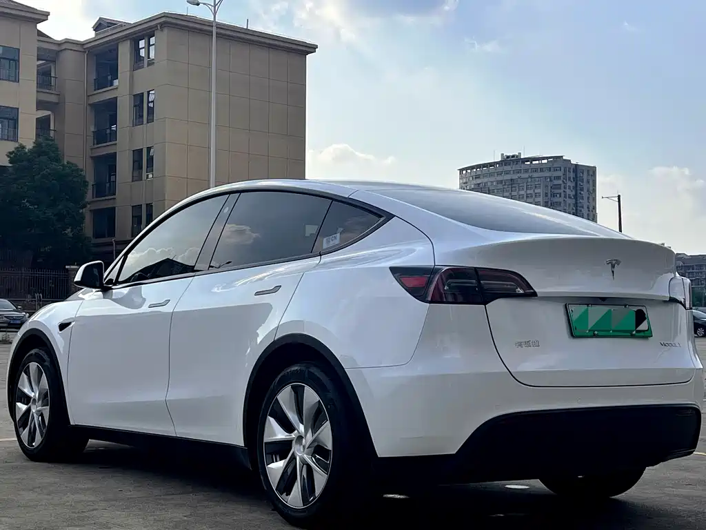 Tesla Model Y 2023 — фото 15