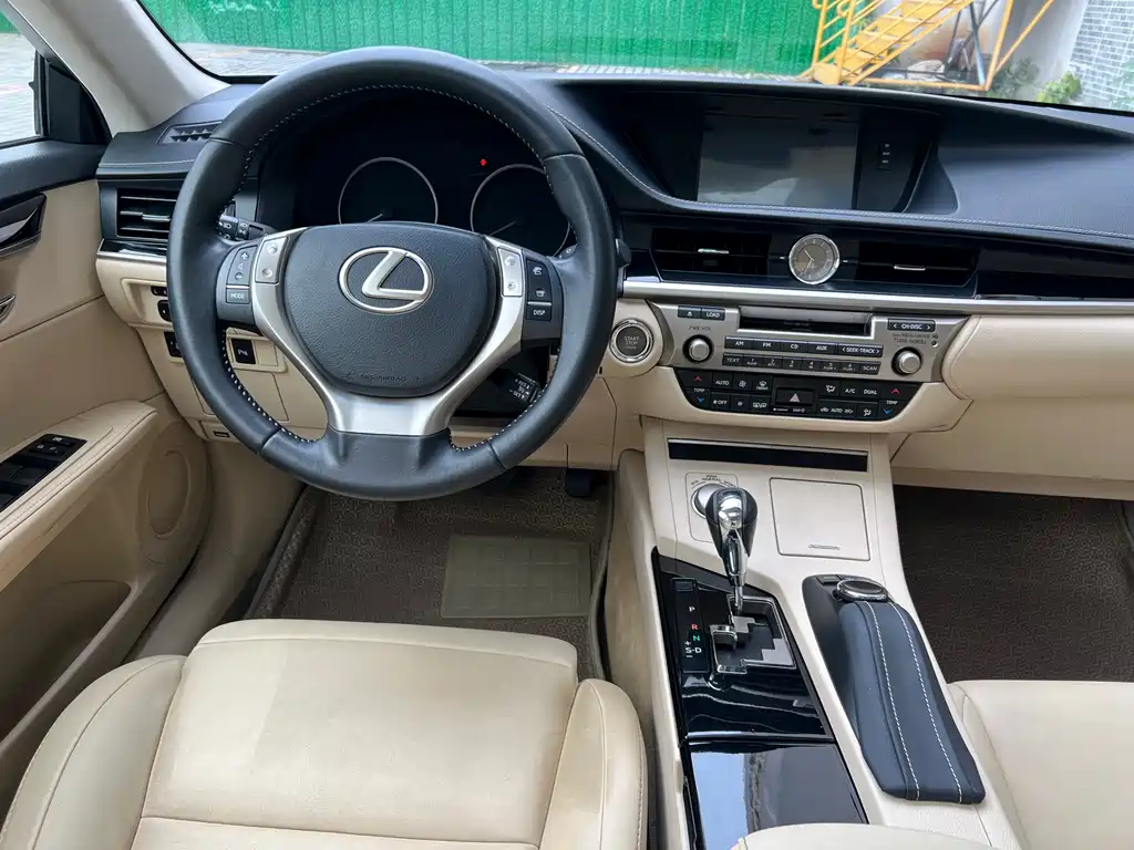 Lexus ES 2014 — фото 16