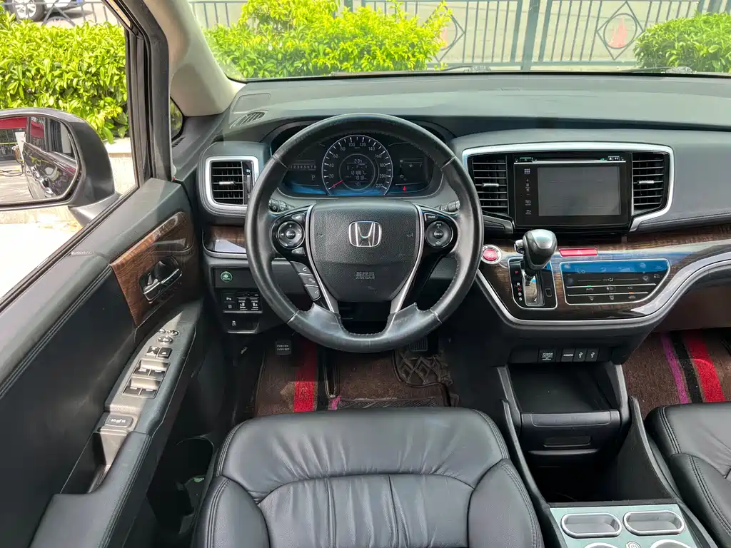 Honda Odyssey 2015 — фото 10