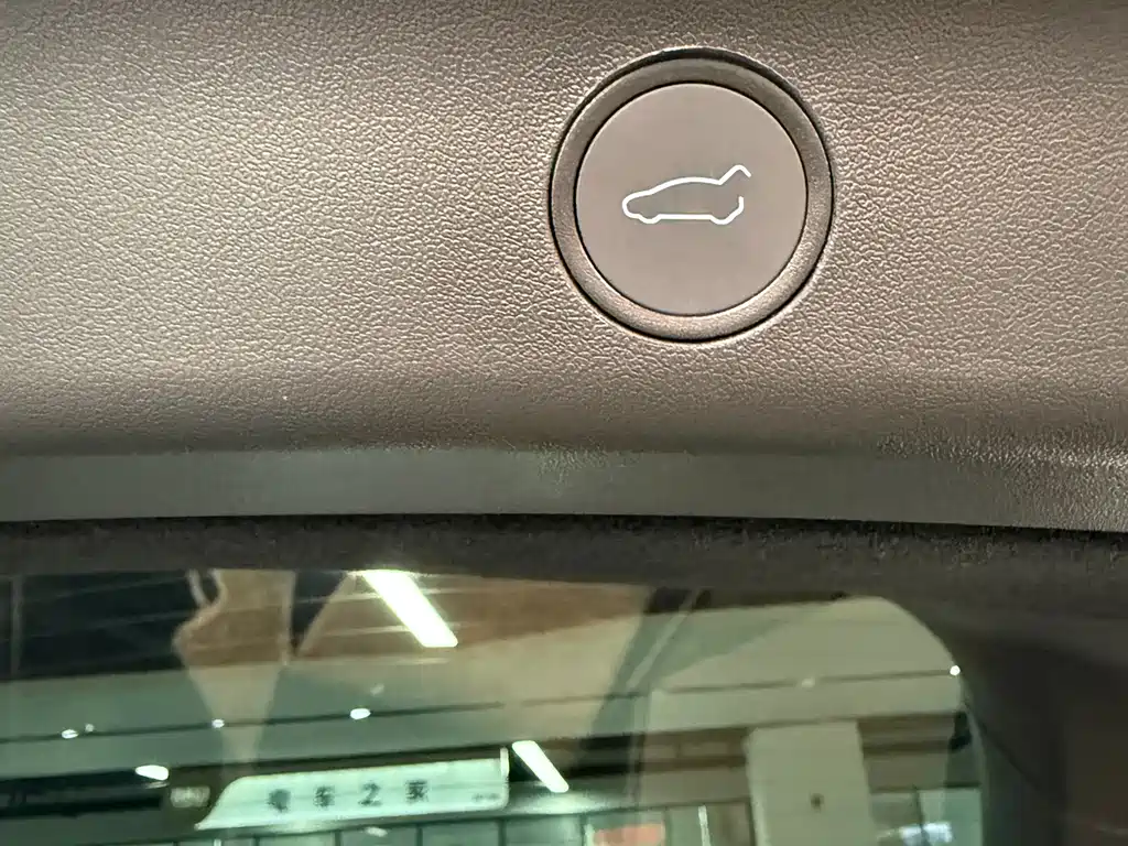 Tesla Model Y 2023 — фото 11