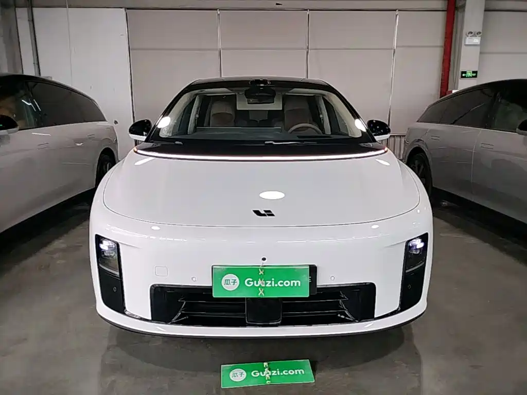 Li Auto i8 2025