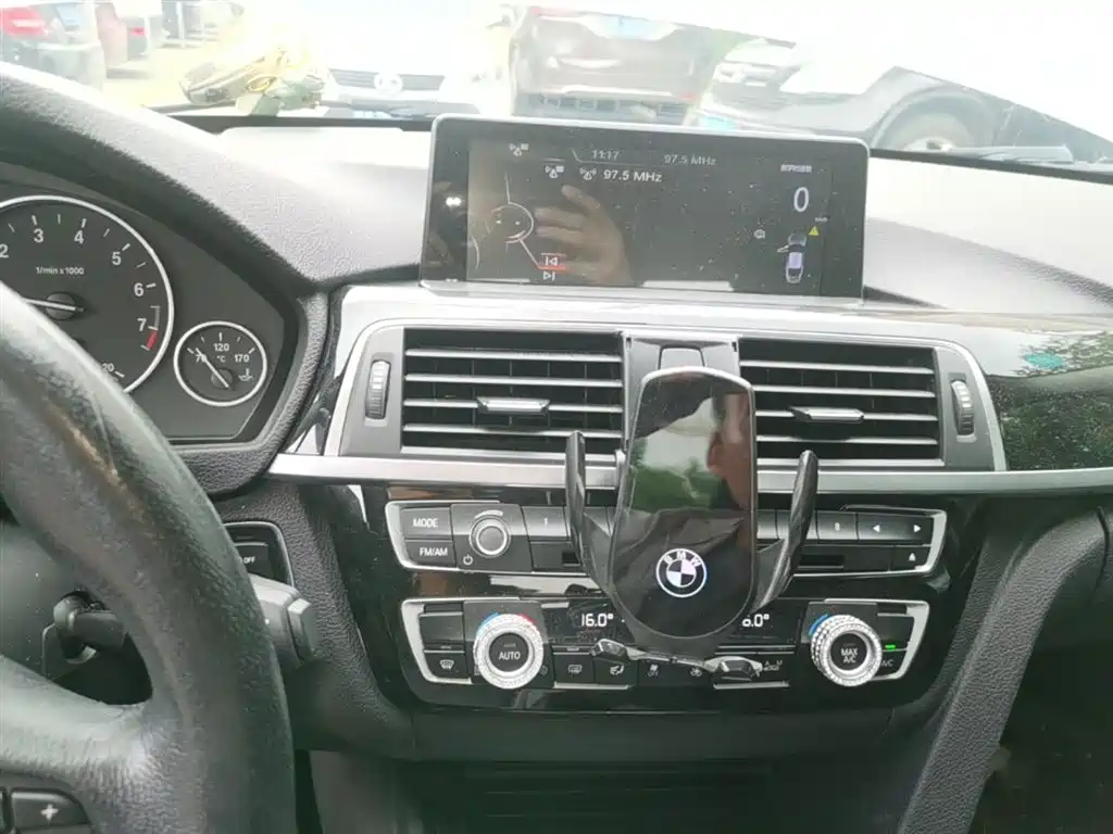 BMW 3 Series 2016 — фото 13
